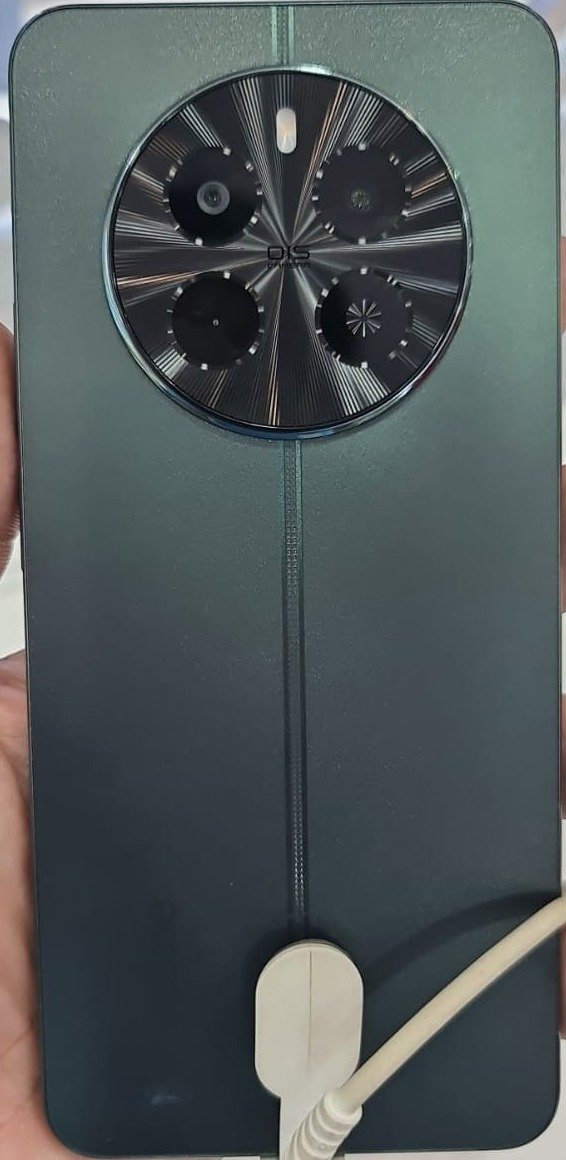 Realme 13 - Smartphone canggih dengan layar AMOLED 120Hz dan kamera 50 MP | kredithpbandung